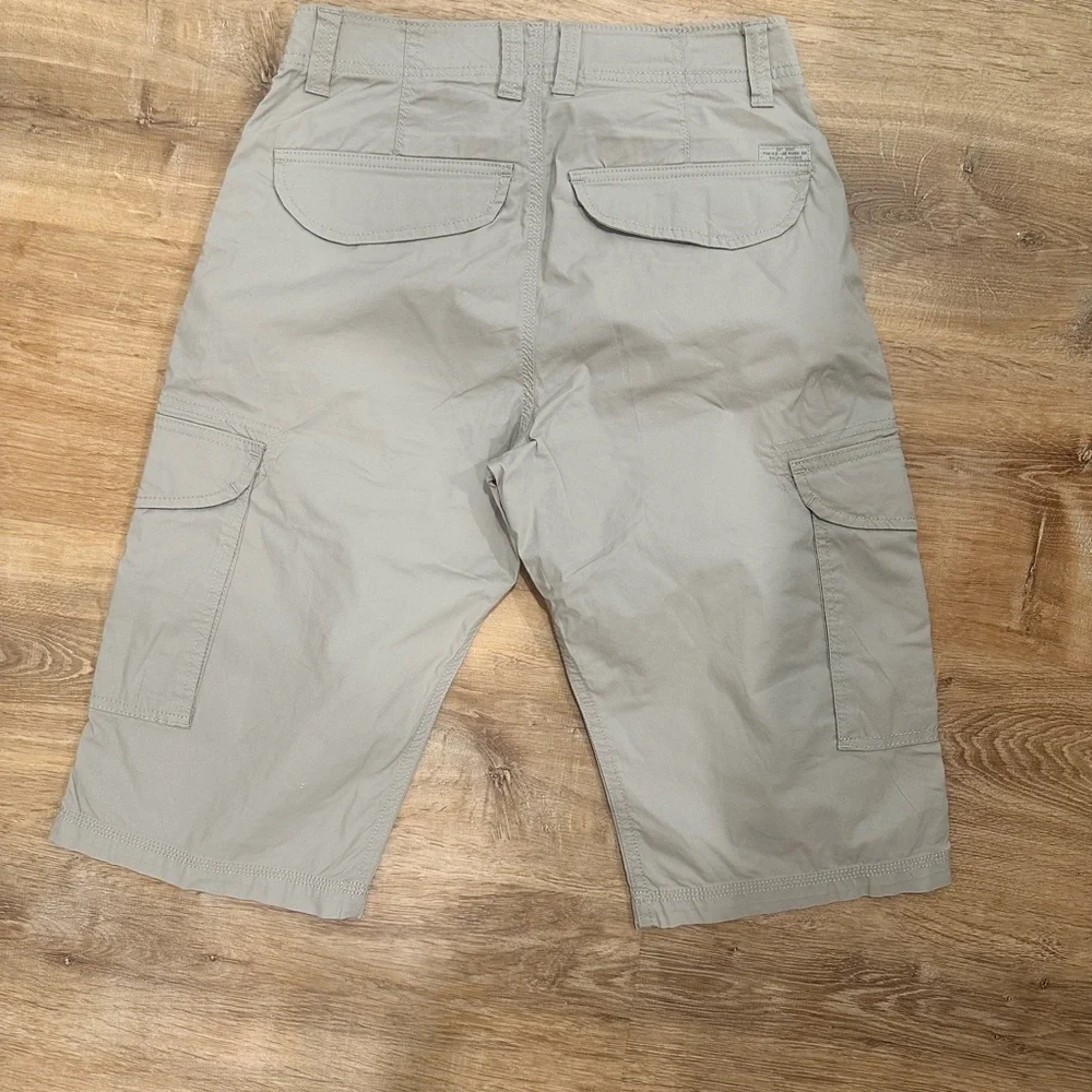 Lee Gray Cargo Shorts with Utility Design